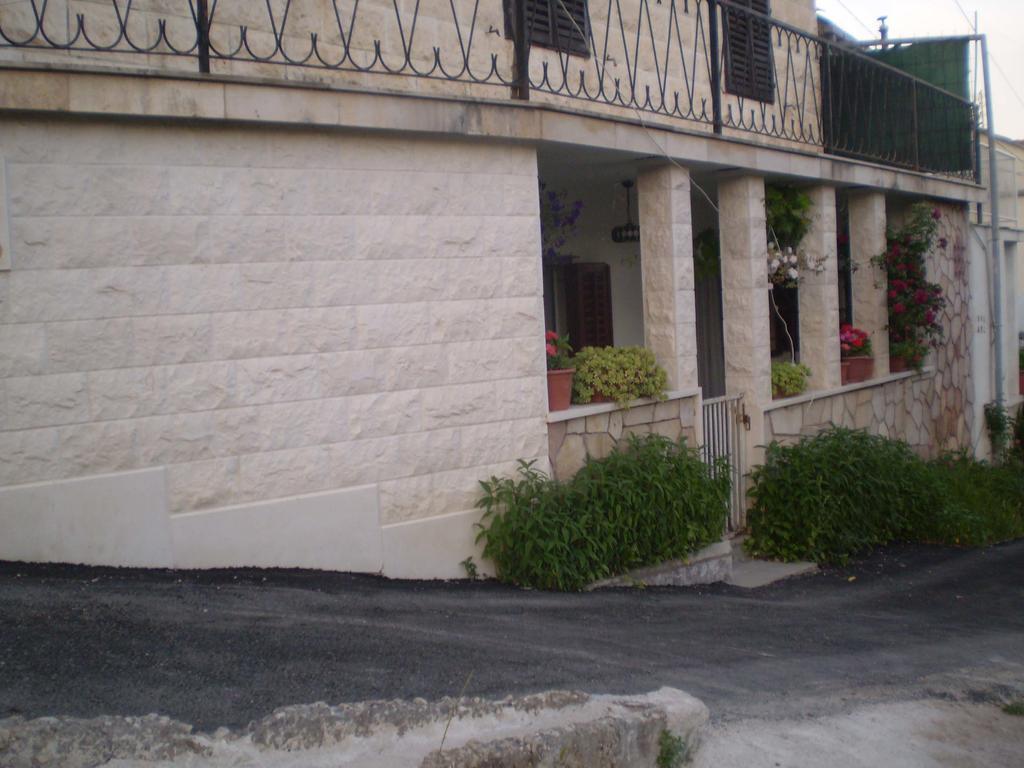 Apartments Nikola Pucisca Exterior photo